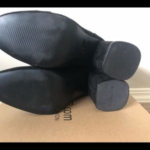 EUC Front Zipper Black Suede Boots- size 8